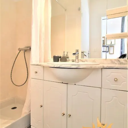 Hyeres-plage Cabine-l'ayguade By Hc